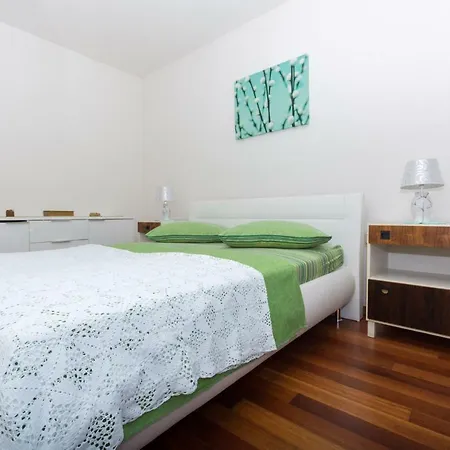 Apartman Helli Апартаменты *