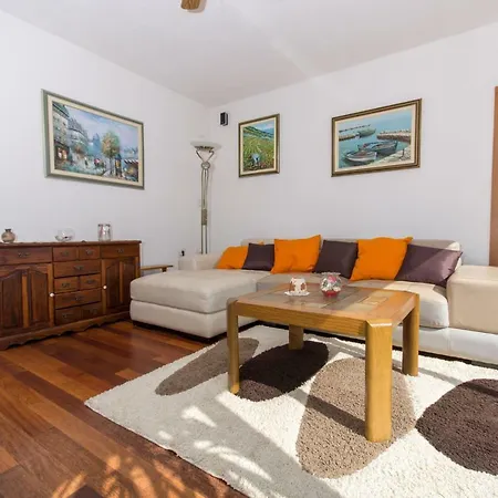 Apartman Helli * Трогир