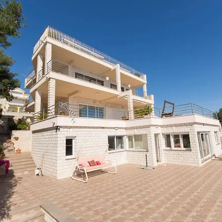 Apartman Helli Апартаменты