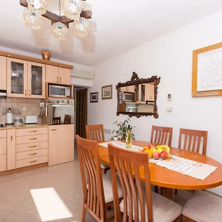 Apartman Helli Апартаменты Трогир